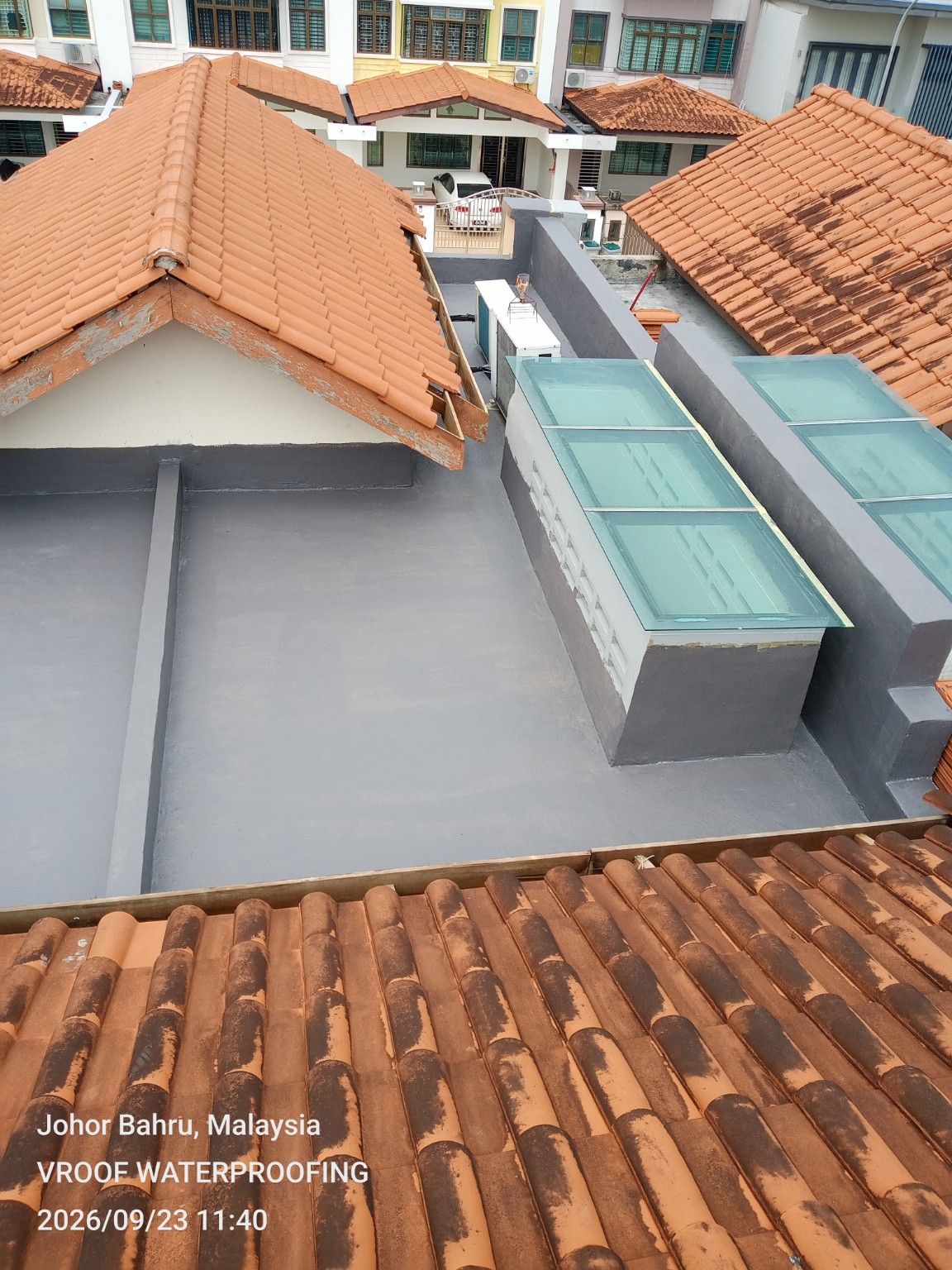 Aplikasi waterproofing coating untuk bumbung rata konkrit RC slab di Johor Bahru